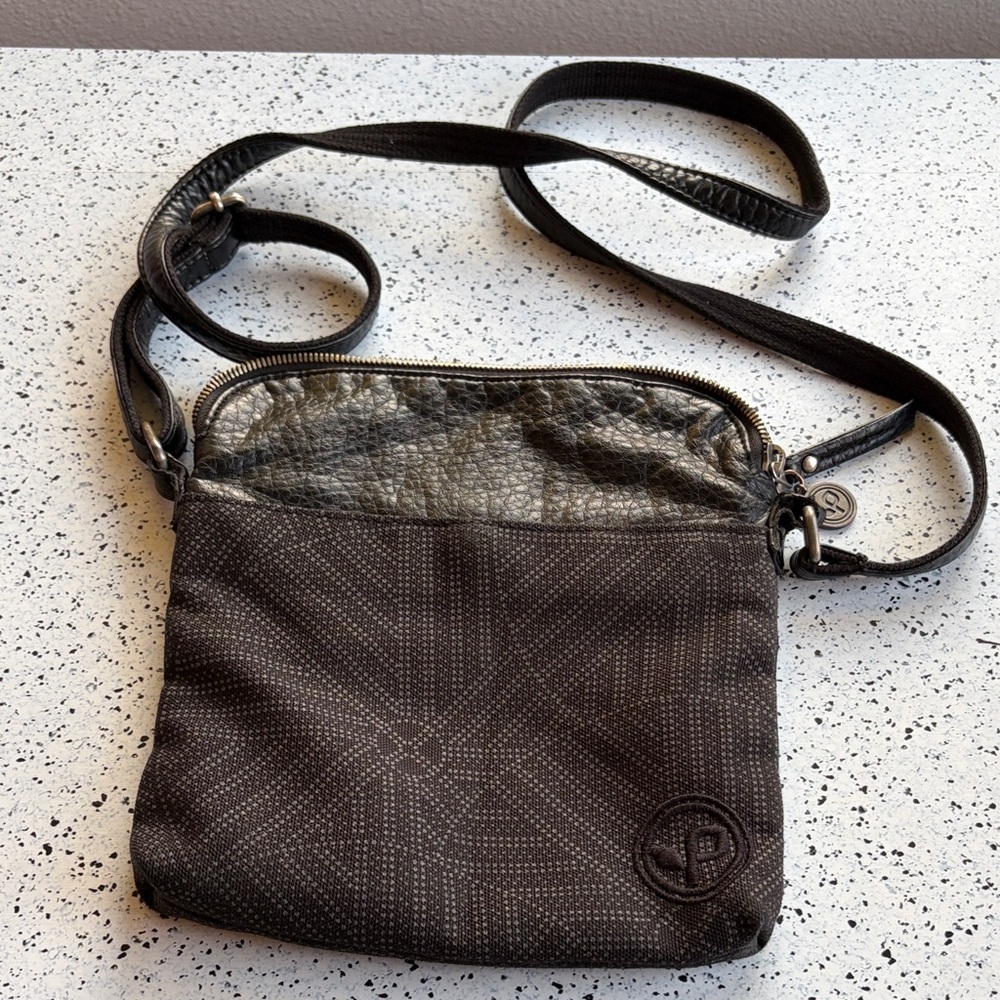 Vegan crossbody bag black faux leather with gray canvas print fun lining